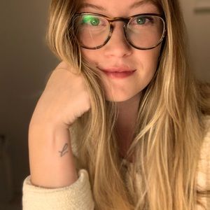 Meet your Posher, Eva